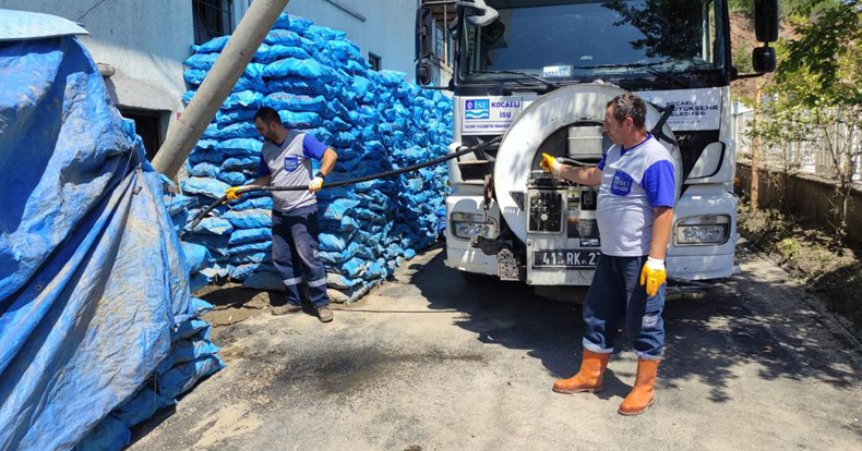 Büyükşehir ekipleri, sel bölgesinde yaralara merhem oluyor