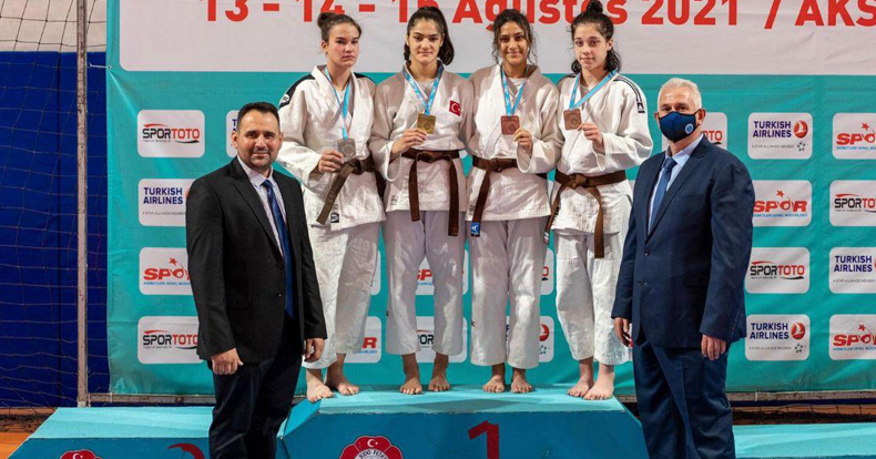 Büyükşehir Kağıtsporlu judocular gelecek için umut verdi