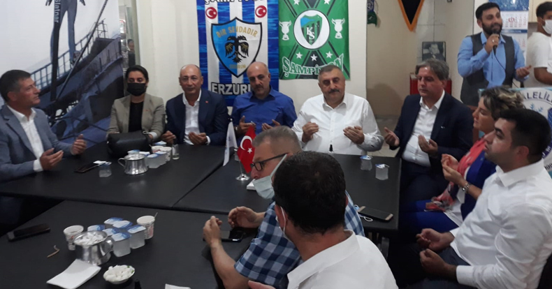 Aşkalelilerden siyasileri buluşturan aşure programı