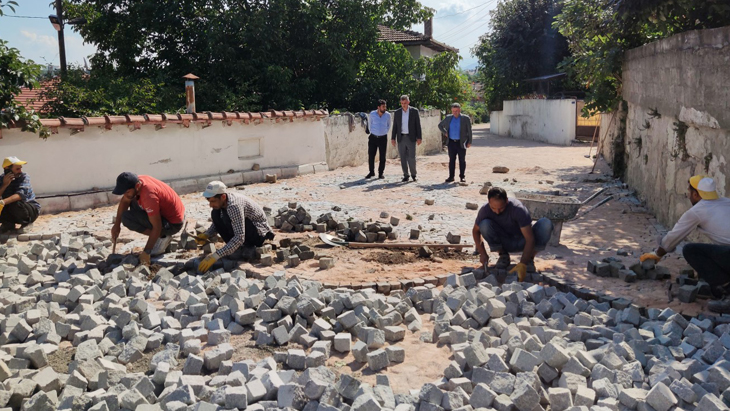 ÖRCÜN’DE YOL VE MÜZE ÇEVRESİ MEYDAN DÜZENLEMESİ ÇALIŞMASI BAŞLADI