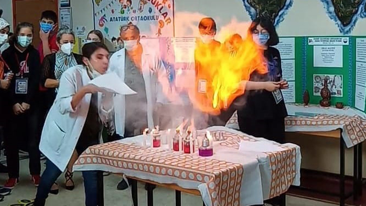 Ortaokul öğrencilerinden bilim fuarı