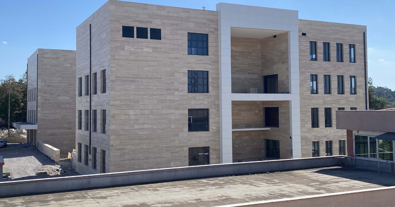 Kandıra Belediyesi hizmet binasında peyzaj çalışması