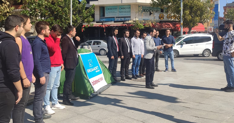 Saadetli Gençlerden barınma eylemi: Eğitim temel haktır gasp edilemez