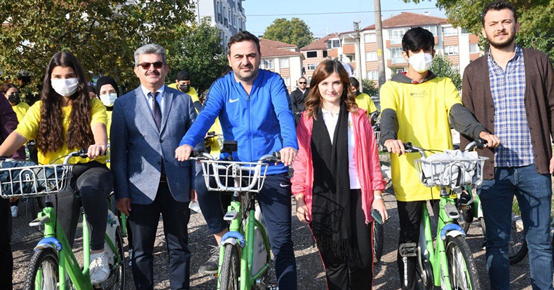 Başkan Özlü “Yürüyüş ve Bisiklet Yolu”nu Gençlerle  Birlikte Hizmete Açtı