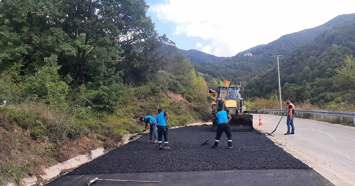 Büyükşehir, kent genelinde yollarda bakım ve onarım yapıyor