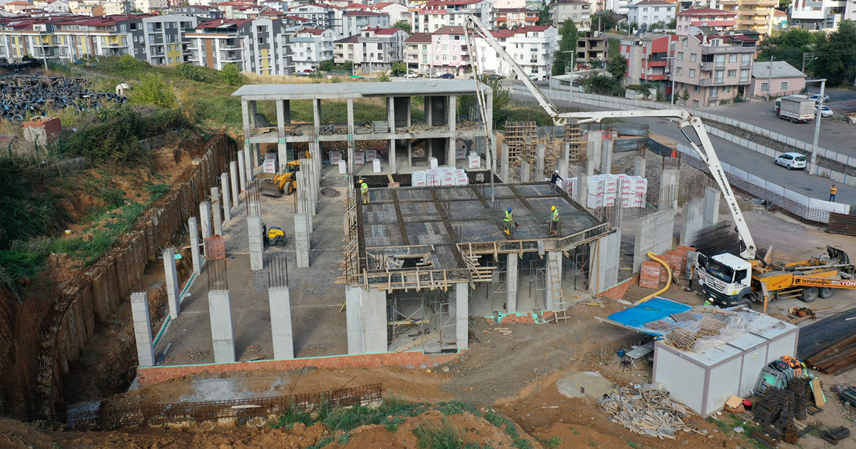 Gebze Beyaz Kalpler Merkezi  yoğun çalışma ile yükseliyor