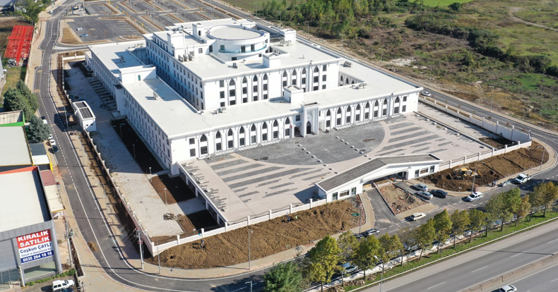 Yeni Emniyet Müdürlüğü binasında çevre düzenlemesi