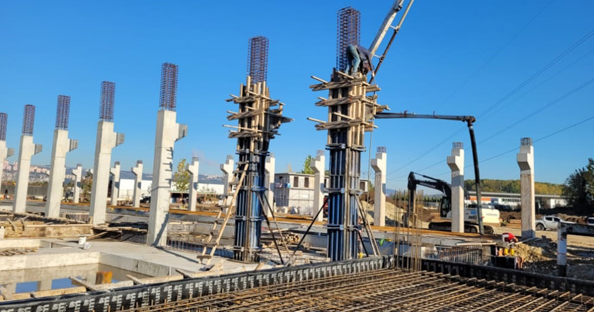 Distilasyon tesisinde yoğun imalat