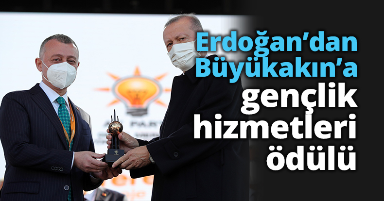 Cumhurbaşkanı Erdoğan, Başkan Büyükakın’a gençlik hizmetleri ödülünü verdi