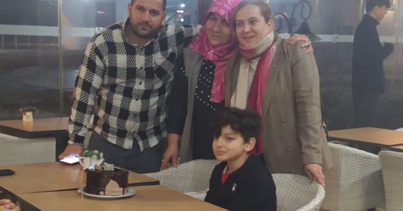 Doğum gününü AVM'de kutladı evine döndü