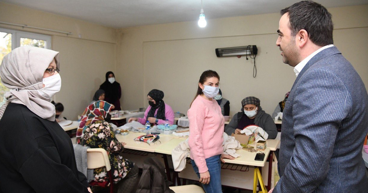 Başkan Özlü emektar kadınlarla buluştu