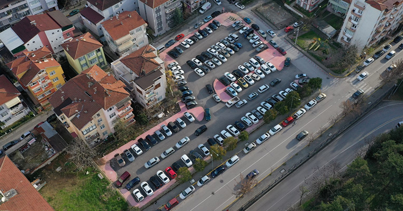 Gölcük’te 84 araçlık otopark trafiği rahatlattı