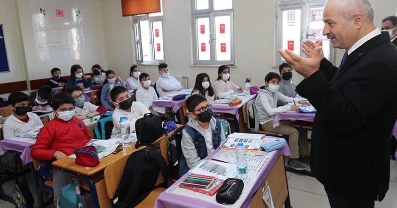 Başkan Büyükgöz, ilkokul öğrencilerini ziyaret etti