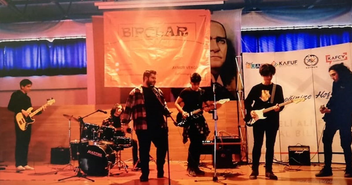 GRUP BİPOLAR İLK KONSERİNİ VERDİ