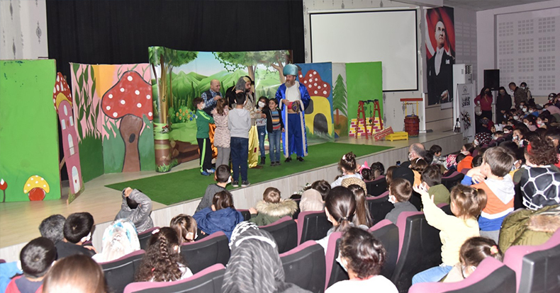 KARTEPELİ MİNİKLER DEĞERLERİ TİYATRO İLE ÖĞRENİYOR