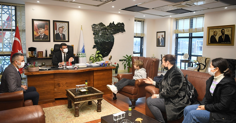 MİNİK YILDIZ EREN’DEN KOCAMAN’A ZİYARET