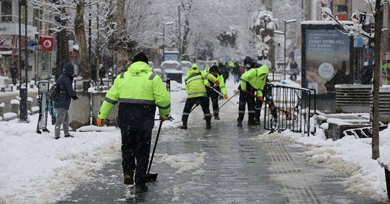 Büyükşehir’in kar mesaisi devam ediyor