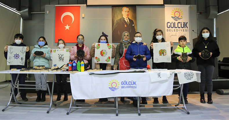 Gölcük’te çocuklar için sanat zili “Tahta Baskı” ile çalmaya başladı
