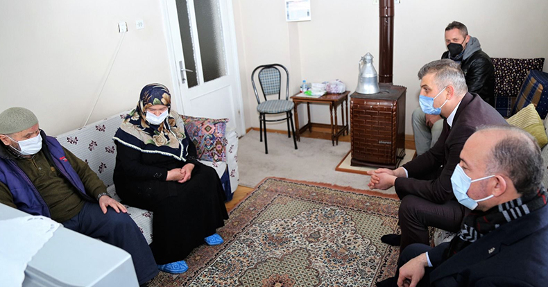 BAŞKAN SEZER, ŞEHİT AİLELERİNİ YALNIZ BIRAKMIYOR