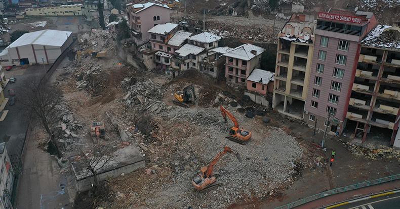 Cedit’te 373 bina yıkıldı, kira yardımı yapıldı