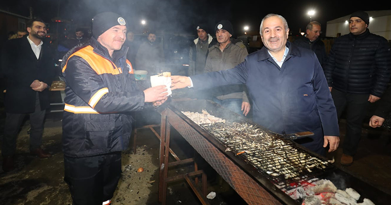 Başkan Büyükgöz’den mesai arkadaşlarına balık ekmek