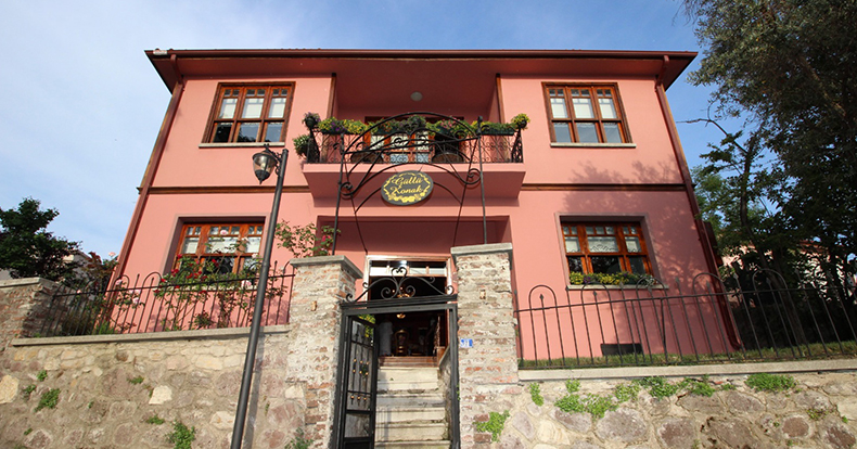 İzmit Tarih Koridoru Derneği, Güllü Konak’a veda etti