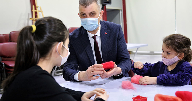 Gölcük'te öğrenciler keçe yapımını öğrendi