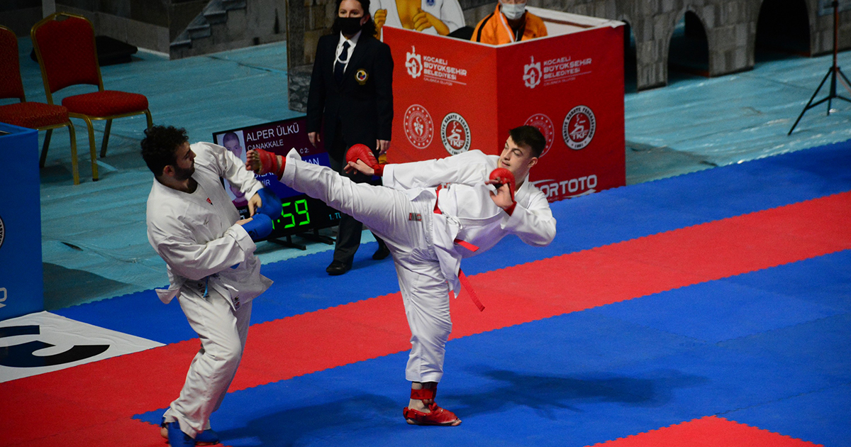 Türkiye Büyükler Karate Şampiyonası'nda müsabakalar başladı