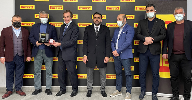    Pirelli İzmit Fabrikası’nda çalışan 126 kişi, kıdem töreninde plaketle ödüllendirildi