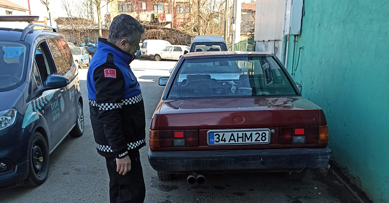 Başiskele’de Çevreye Zarar Veren Hurda Araçlar Toplanıyor
