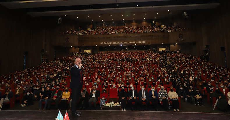 Başkan Büyükakın: İnsanlığa katkı sağlayacak bir nesil yetiştirme gayretindeyiz