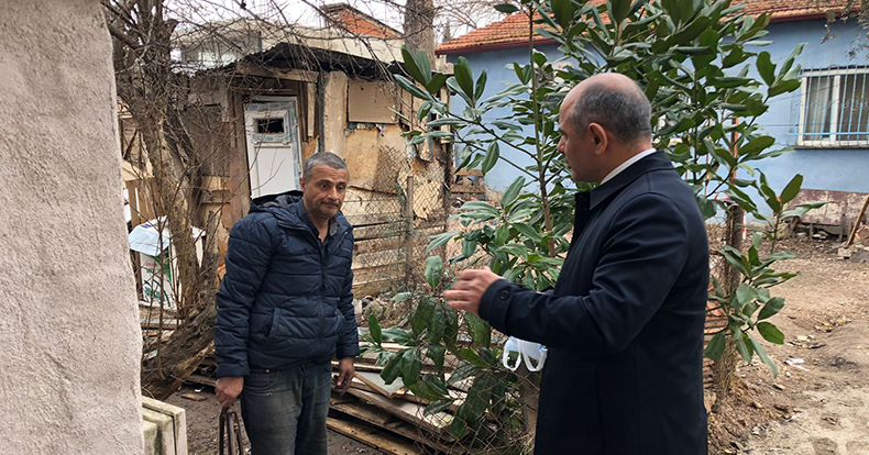 Evi yanan aileye yardım eli