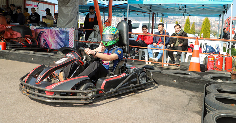 Akademi Liselilerin Karting Turnuvasında büyük heyecan