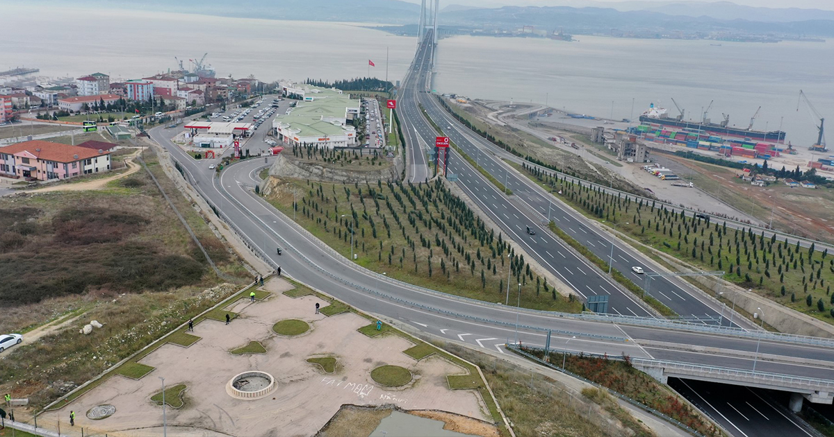 Dilovası’na köprü manzaralı seyir terası   
