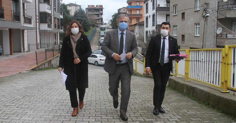 Vali Yardımcısı Yusuf Cıbır Karamürsel’de Haneleri Ziyaret Etti
