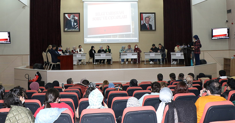 Gençler bilgileriyle yarıştı