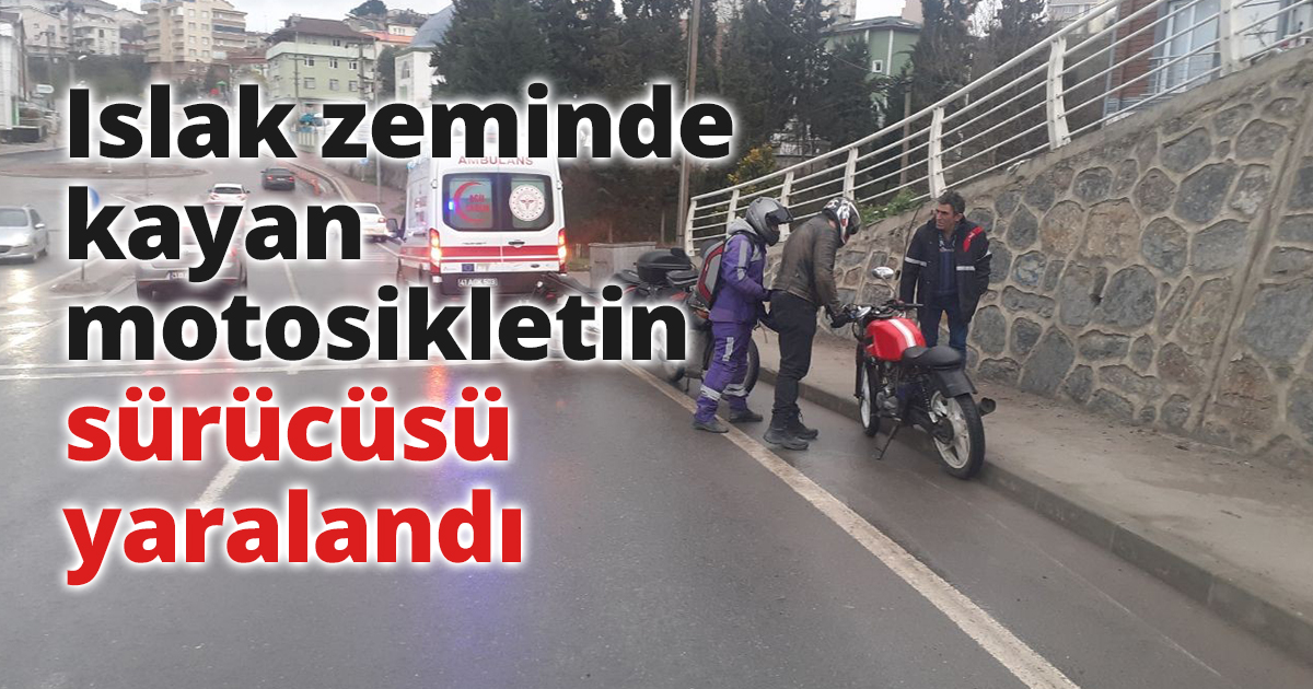 Islak zeminde kayan motosikletin sürücüsü yaralandı