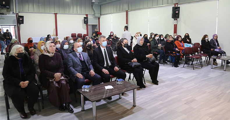 Gölcüklü kadınlar en özel günlerini dolu dolu kutladı
