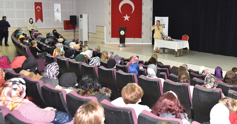 KARTEPE’DE KADINLARA EV KAZALARI ANLATILDI     