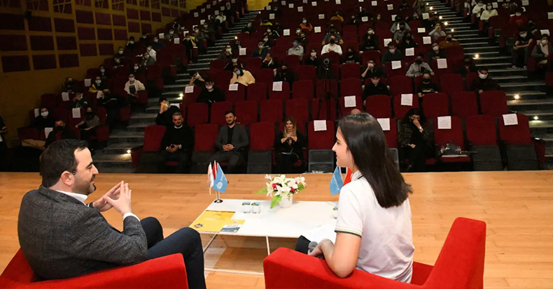 Başkan Özlü Her Zaman Gençlerin Yanında   