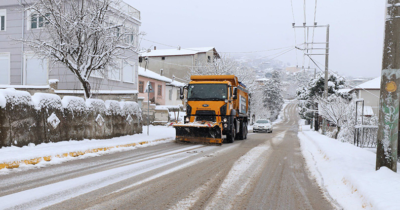 Başiskele’de Yoğun Kar Yağışında Yollar Açık Kaldı