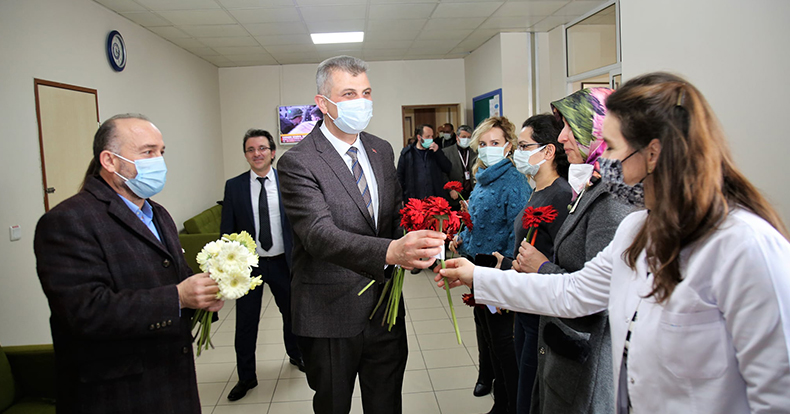 Başkan Sezer ve İlçe Başkanı Seymen Sağlık Çalışanlarının Tıp Bayramını Kutladı