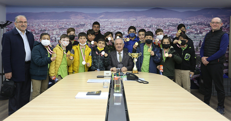 Başkan Aygün, başarılı öğrencileri tebrik etti