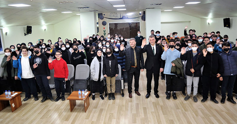 Başkan Sezer, Mecit Kavan İmam Hatip Ortaokulu öğrencileri ile buluştu