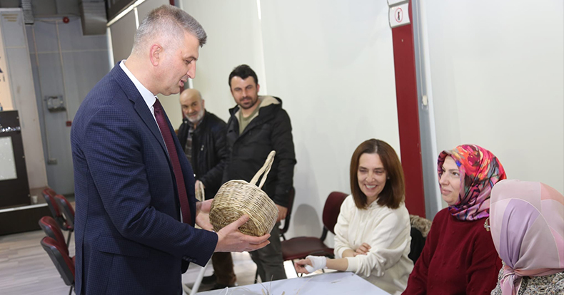 Söğüt dalıyla sepet yapımını öğrendiler