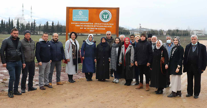 Çiftçiler, tıbbi ve aromatik bitkilerin işlendiği tesisleri gezdi