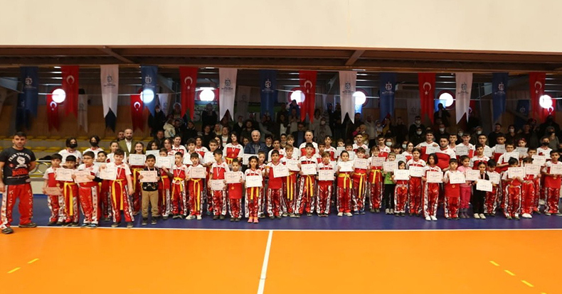108 sporcu, bir üst kuşağa terfi etmenin mutluluğunu yaşadı