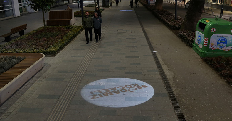 Cumhuriyet Bulvarına özel projektör sistemi