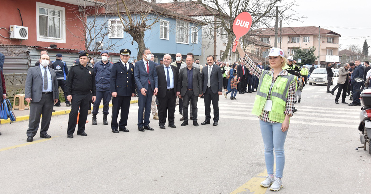 Okul önlerindeki trafik düzenini gönüllüler sağlayacak