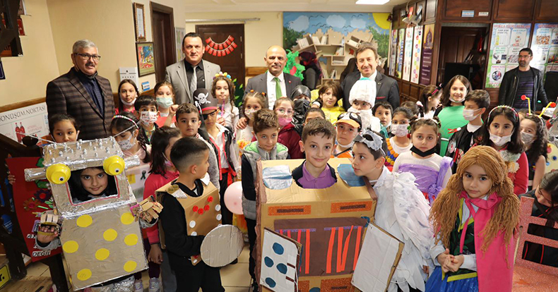 Miniklerden ‘geri dönüşüm’ defilesi